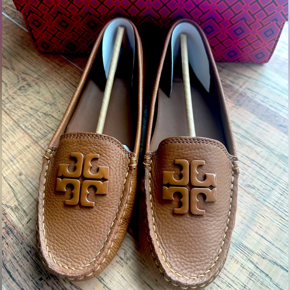 Tory burch leather loafers